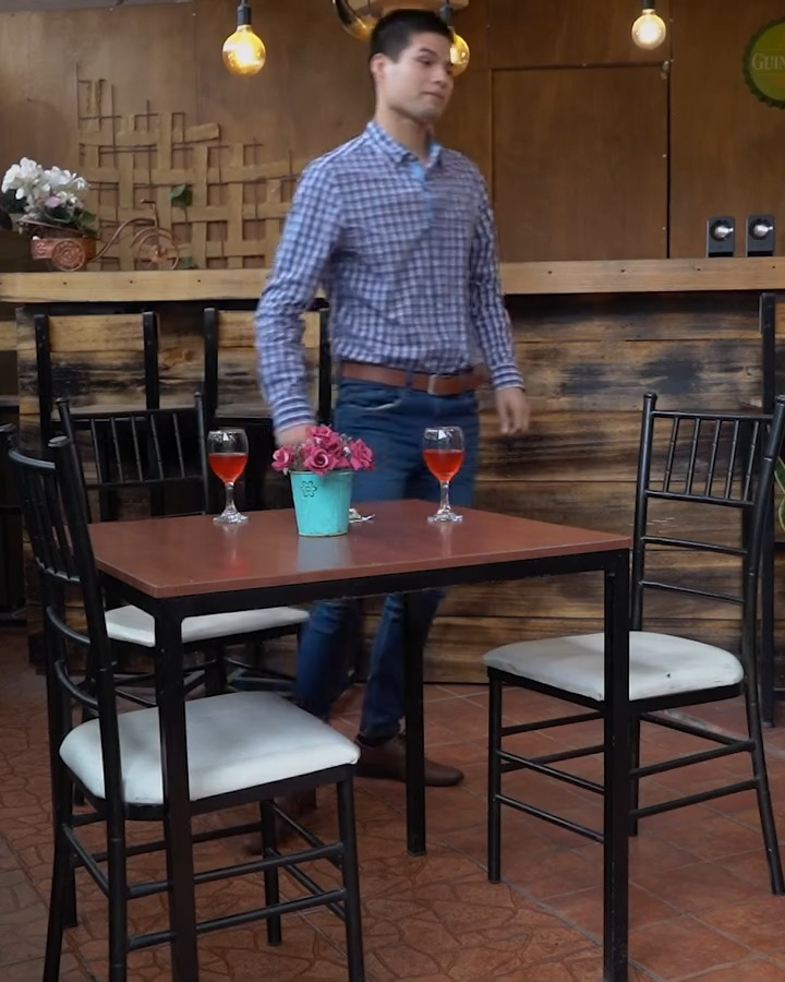 [COMPLETO] 0206H1020 Mujer propone dividir la cuenta en su primera cita