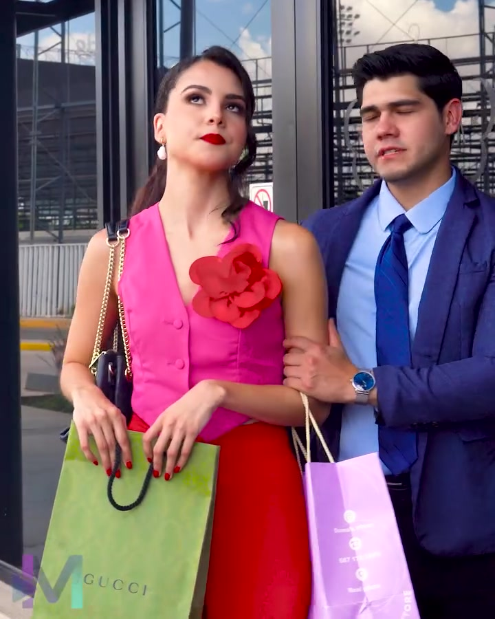 [COMPLETO] 0147H1006 Gracias al regreso de su ex, logró descubrir los planes de su novia