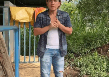 [COMPLETO] 0065H1020 El compadre cuidaba las plantas del jardín de su vecino Mi Poesia