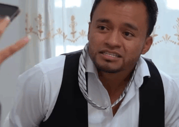 [COMPLETO] 0210H1020 Empleada se prueba el vestido de novia de su patrona