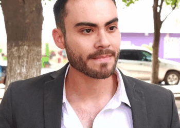 [COMPLETO] 0015H1006 Se enamora de limpia parabrisas despues de que rayó su auto