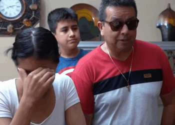 [COMPLETO] 0211H1020 Mamá vende las pertenencias de su familia para irse de viaje