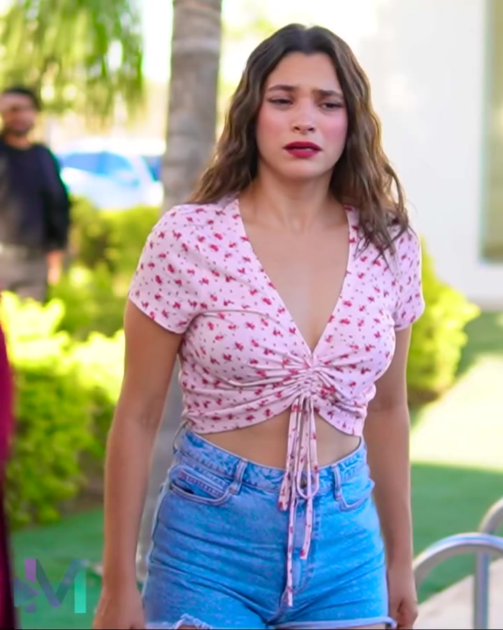 [COMPLETO] 0209H1006 Se avergonzaba de su novia por ser una payasa de la calle