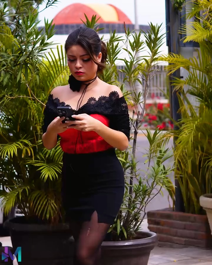 [COMPLETO] 0417H1020 Pusieron en su lugar a influencer engreída Karen Oliva