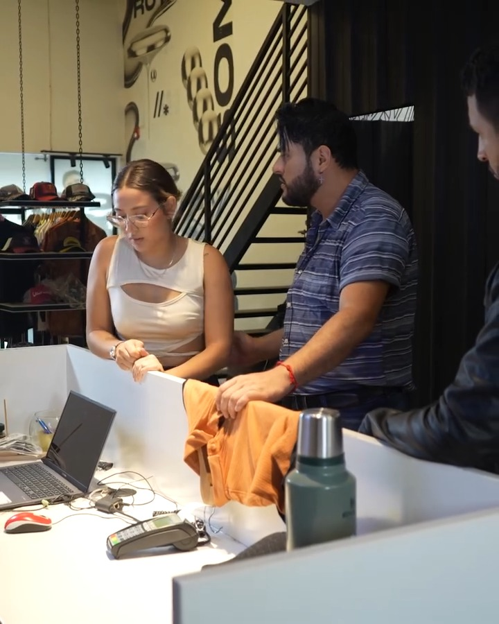 [COMPLETO] 0226H1006Esta mamá hacia lo impensable para conseguir los pañales de su hijo