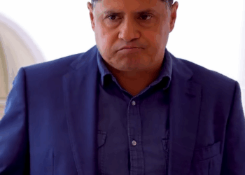 [COMPLETO] 0425H1020 A millonario no le pasó la tarjeta de crédito Karen Oliva