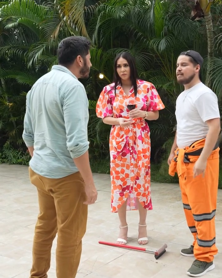 [COMPLETO] 0231H1006 Niño le propone matrimonio a una millonaria Notas del día