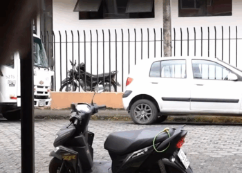 [COMPLETO] 0217H1020 Chica encubre a un hombre desconocido que intentó huir de la ley