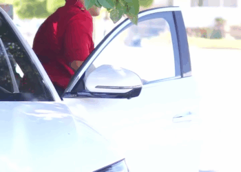 [COMPLETO] 0253H1006 No aguantaba que una hermosa mujer fuera su mecánica