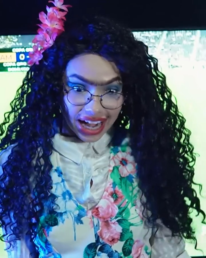 [COMPLETO] 0450H1020 Trataron mal a esta mujer por ser FEA Karen Oliva