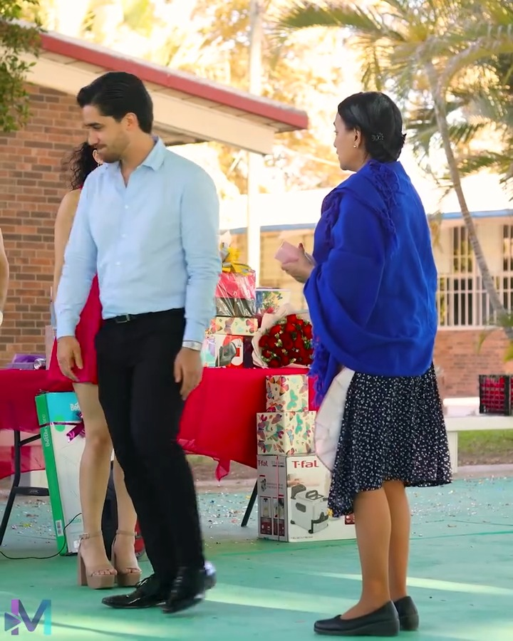 [COMPLETO] 0275H1006 La hicieron menos por llevar a su abuelita al festival de las madres Cast Gerardo Betancourt Elsa S