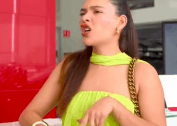 [COMPLETO] 0314H1006 No soportaba ver a su mejor amiga en un auto lujoso