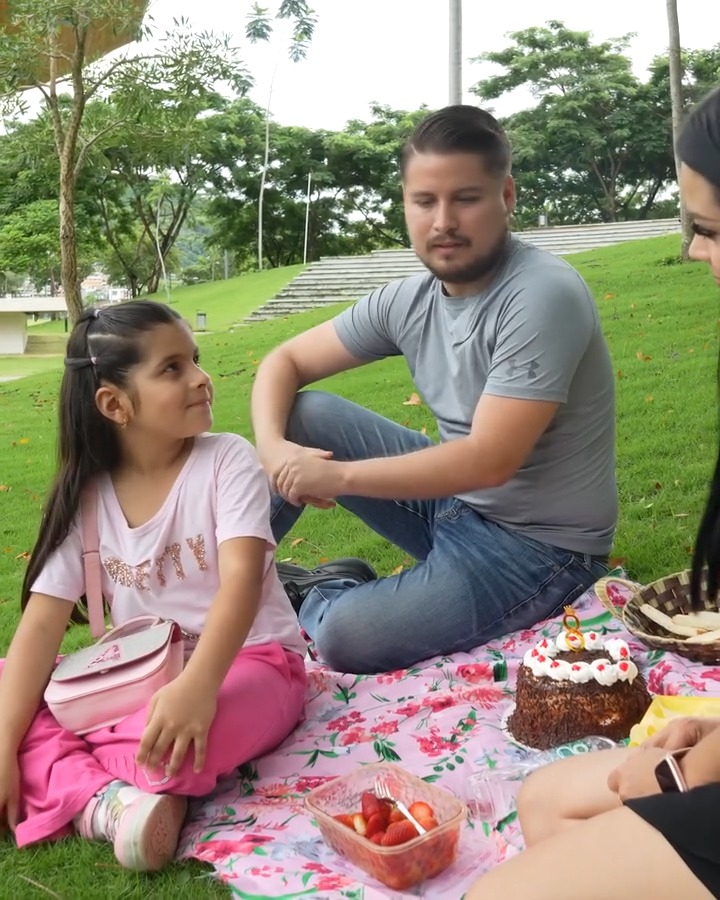 [COMPLETO] 0326H1006 Padre soltero se enamora de millonaria gracias a su niña️ Notas del día