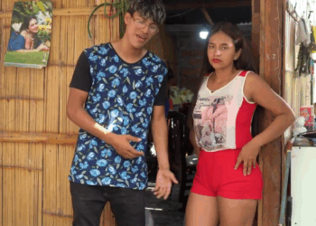 [COMPLETO] 0010H1020 El vecino le arregla todo lo que el marido no le puede arreglar en su casa Mi Poesia