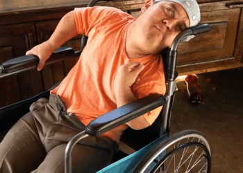 [COMPLETO] 0502H1020 Fingía ayudar a su madre en redes sociales y se llevó una gran lección Caricaturas de Ayer