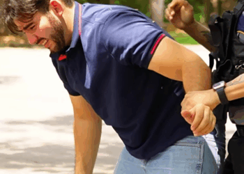 [COMPLETO] 0401H1020 Saquearon una tienda de autoservicio para ayudar a una vagabunda Karen Oliva