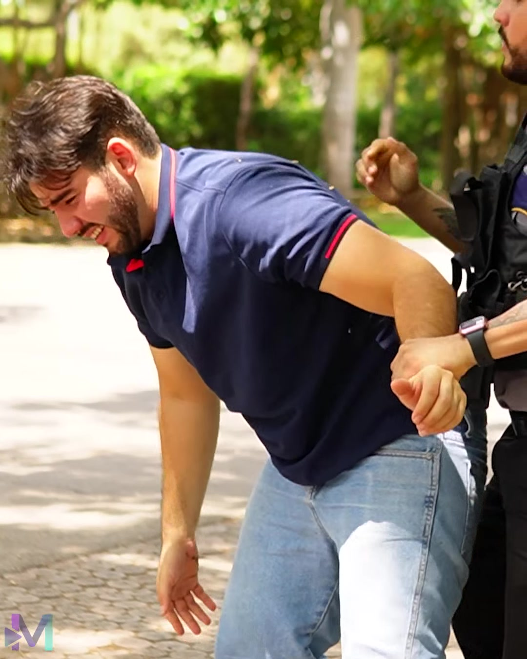 [COMPLETO] 0401H1020 Saquearon una tienda de autoservicio para ayudar a una vagabunda Karen Oliva