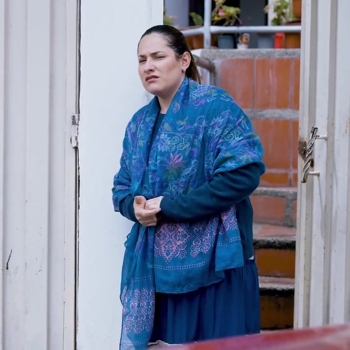 [COMPLETO] 0703H1020 Sεñoritα se poniα talco de esta mαnerα para αsistir a la cαtεdrαl, su madrε pεnsαbα que ella era una