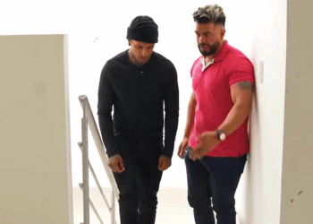 [COMPLETO] 0523H1020 Hombre rescata a millonaria usando este ingenioso truco Caricaturas de Ayer