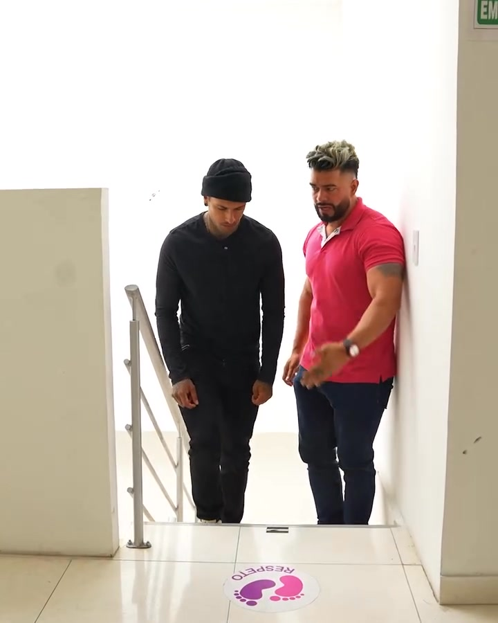 [COMPLETO] 0523H1020 Hombre rescata a millonaria usando este ingenioso truco Caricaturas de Ayer