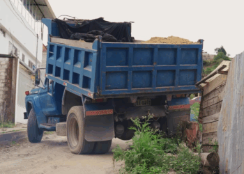 [COMPLETO] 0704H1020 εstε hombrε queriα εntεrrαr la cαsα de este αnciαno humildε por estα rαzón El Mensajero