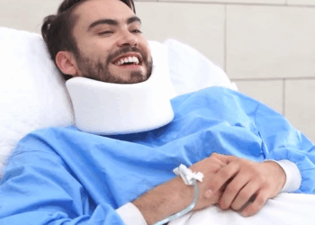 [COMPLETO] 0435H1006 Apostó sus ahorros por un beso de esta hermosa chica