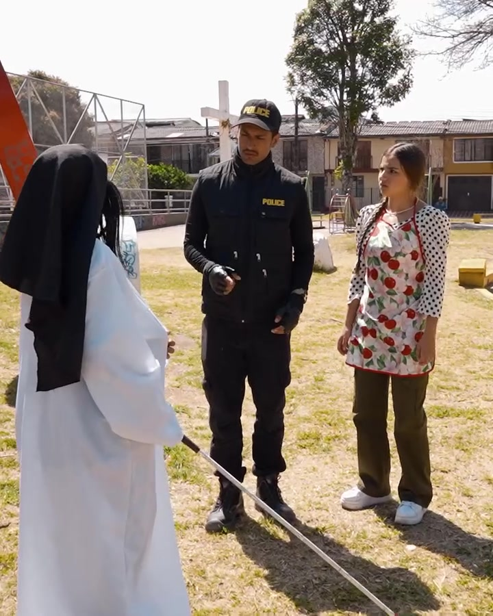 [COMPLETO] 0536H1020 Mujer aprovechó sus atributos para salvar la vida de su hermanito Caricaturas de Ayer