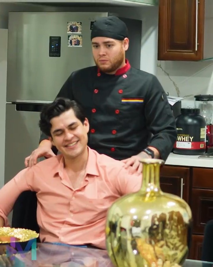 [COMPLETO] 0444H1006 Famoso le ofreció trabajo a repartidora de pizza