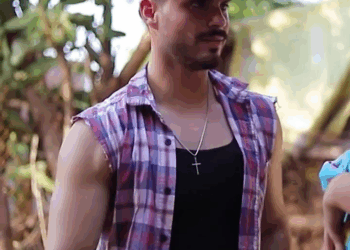 [COMPLETO] 0471H1006 La humillaron por alimentar a su hijo en público Julia Salazar Reflexiones