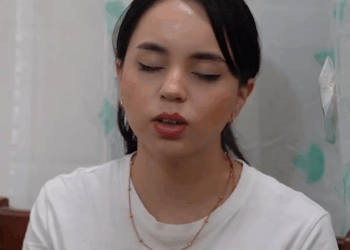 [COMPLETO] 0229H1020 Cajera es despedida por regalar comida a una persona humilde