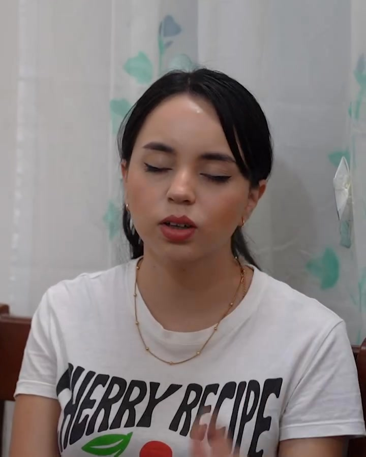 [COMPLETO] 0229H1020 Cajera es despedida por regalar comida a una persona humilde