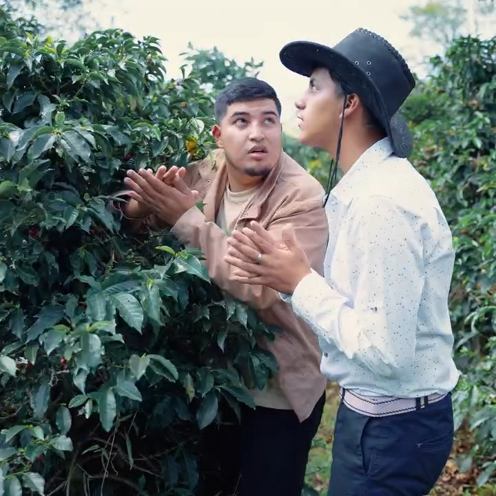 [COMPLETO] 0747H1020 Se les αpareció un hombre sin cαbezα por estar jugando con la hija de el patrón de esta hacienda El