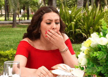 [COMPLETO] 0490H1006 Su mejor amigo le pidió matrimonio a su novia por culpa del mesero