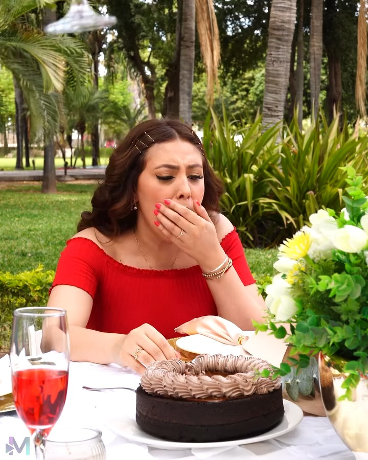 [COMPLETO] 0490H1006 Su mejor amigo le pidió matrimonio a su novia por culpa del mesero