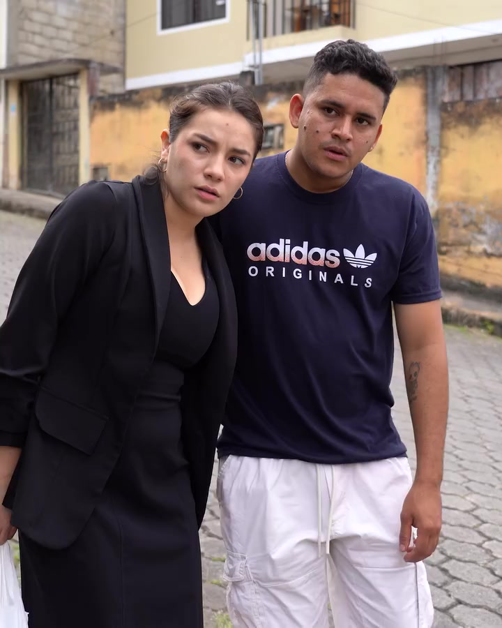 [COMPLETO] 0094H1020 Ayuda a una desconocida sin saber que cambiará su destino para siempre