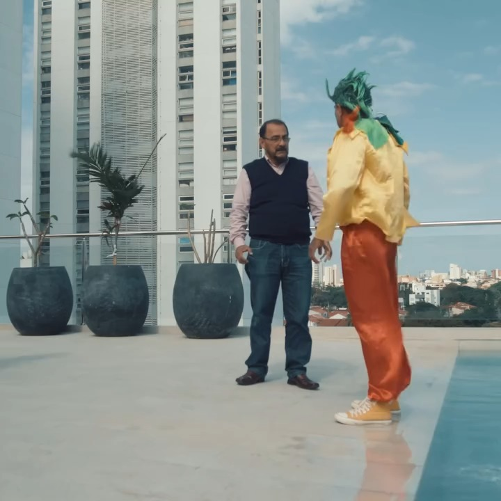 [COMPLETO] 0760H1020 Se disfrazó de payaso para poder disfrutar el cumpleaños con su hija El Mensajero