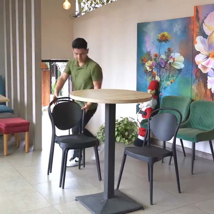 [COMPLETO] 0764B1015 Pastelero pone límites a clienta que no valora su trabajo