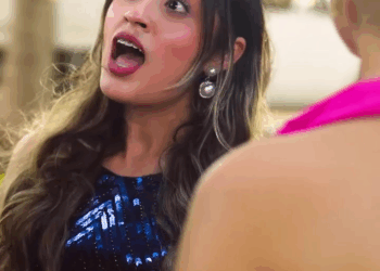 [COMPLETO] 0572H1006 Llegó a tiempo para detener el coqueteo de la ex de su prometido