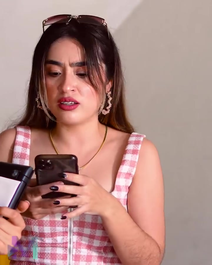 [COMPLETO] 0575H1006 Su comportamiento tranquilo, hizo que esta mujer se confiara