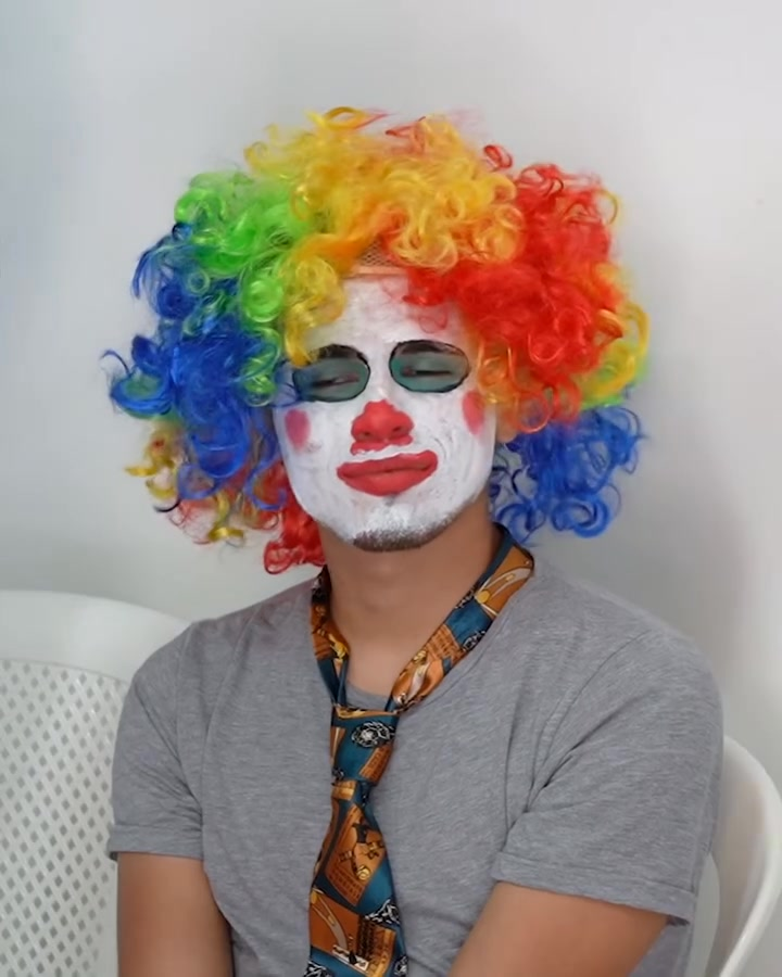 [COMPLETO] 0234H1020 Un tierno payaso enamoró a una mujer policía Goals