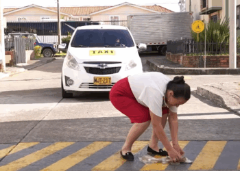 [COMPLETO] 0580H1020 Hijo mal agradecido pagó un taxista para enviar a su madre a su asilo de ancianos Caricaturas de Ay