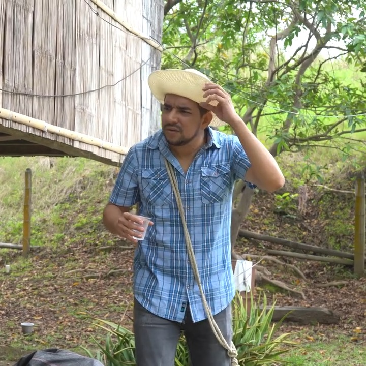 [COMPLETO] 0025H1020 Hay Pakito haciendo de las suyas Mi Poesia