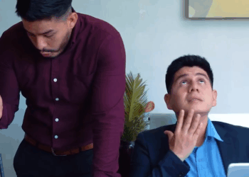 [COMPLETO] 0136H1020 Tenía muchos títulos, pero su nuevo jefe no les dio valor