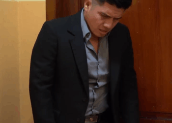 [COMPLETO] 0138H1020 Sacó a su hermana de casa para estar con su nueva novia