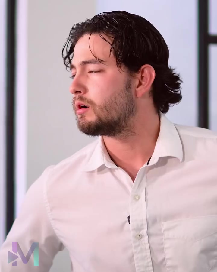 [COMPLETO] 0616H1006 Le pagó a un mesero para hacerse pasar por su prometido