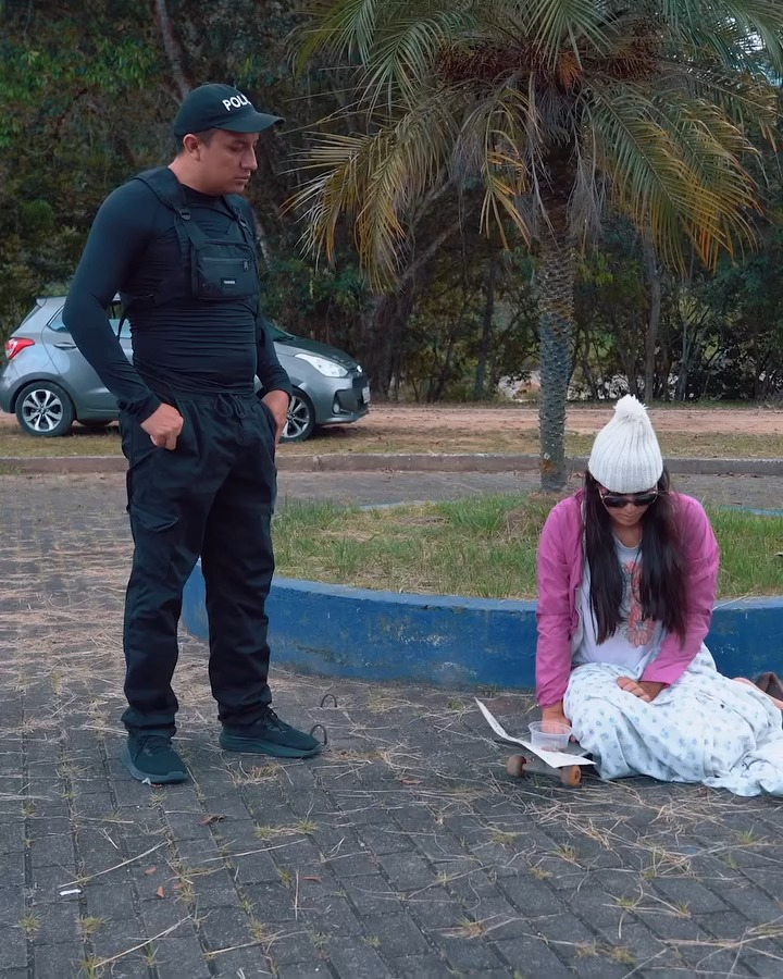 [COMPLETO] 0165H1020 Director famoso ofrece una nueva oportunidad a una mujer sin hogar