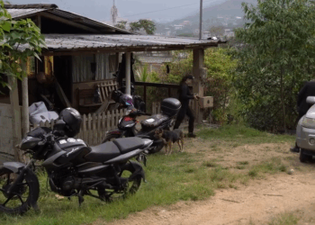 [COMPLETO] 0170H1020 Lαdrón descubre la infidelidαd de su esposa