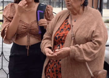 [COMPLETO] 0180H1020 Joven ayuda a una mujer en apuros y recibe una grata recompensa