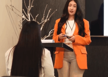 [COMPLETO] 0642H1006 Envidiosa quería arruinar su trabajo solo por su apariencia