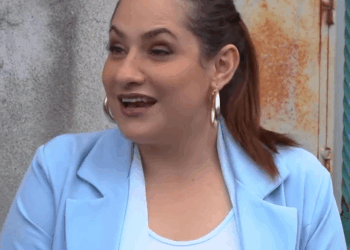 [COMPLETO] 0195H1020 Esposo infiel, le compra un carro a su amante delante de su esposa